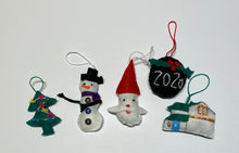 Load image into Gallery viewer, Felt ornament - 2020 black bulb with holly