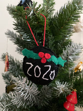 Load image into Gallery viewer, Felt ornament - 2020 black bulb with holly